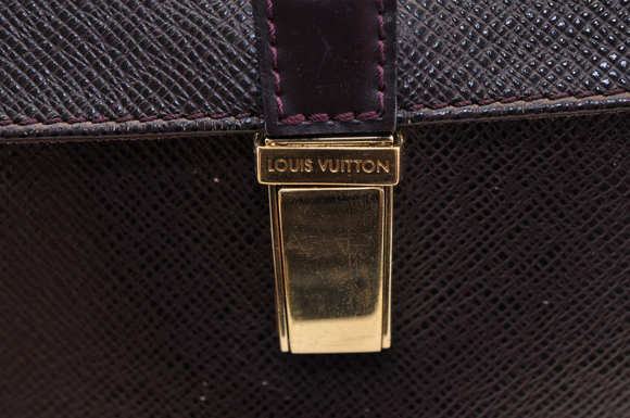 LOUIS VUITTON Yaranga Shoulder Bag - Picture 9 of 16